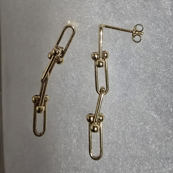 Solid 18k Earring Stamps 750. - Picture 7 of 8